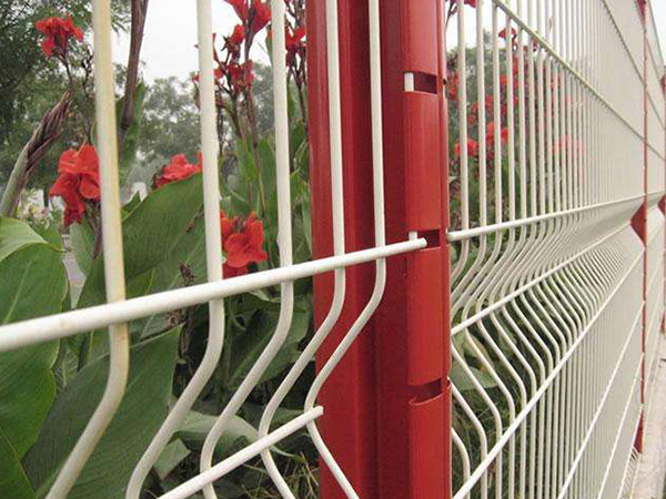 桃型立柱护栏网图片2