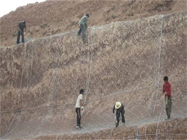 边坡挂网喷浆图片3