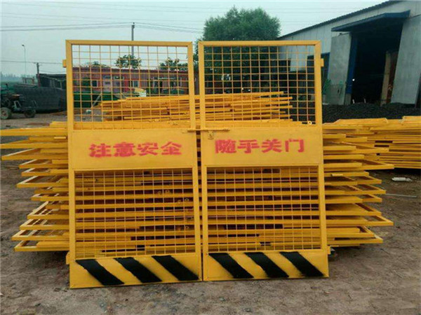 施工电梯门图片4