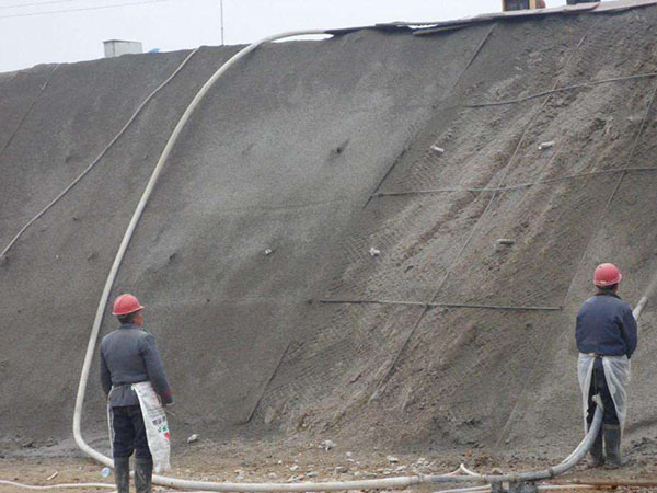 边坡挂网喷浆图片5