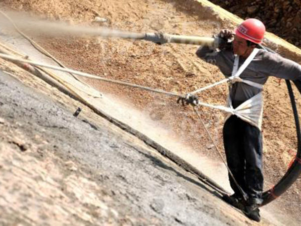 边坡挂网喷浆图片6