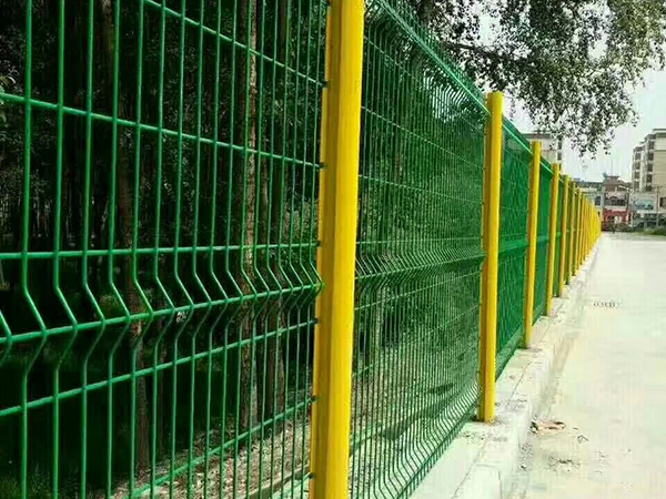 桃型立柱护栏网图片5